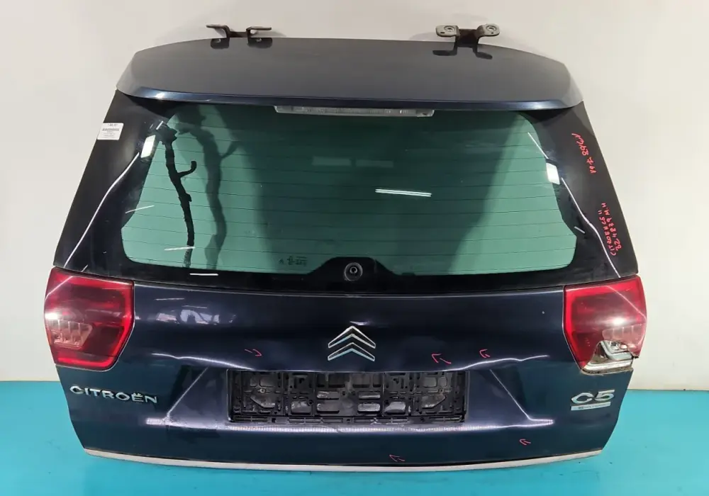 C5 Sedan: Klapa bagażnika opada? Wymień siłowniki sam!