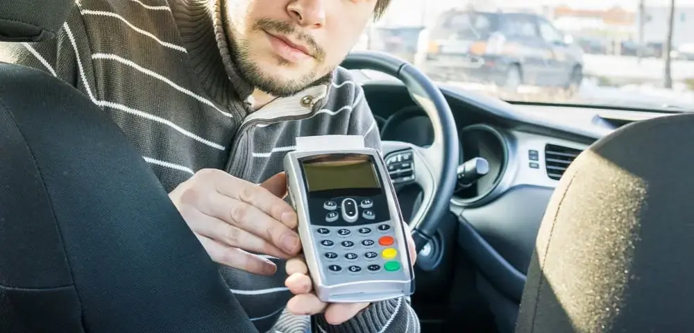 Czy w taxi można płacić kartą? Sprawdź, aby uniknąć problemów z płatnością