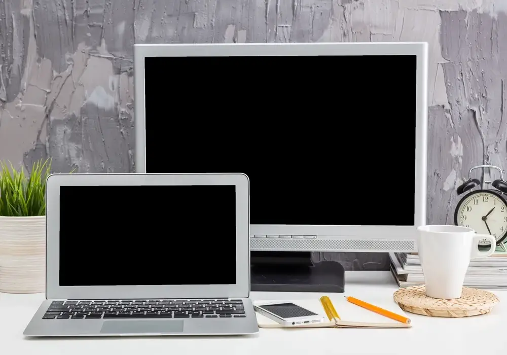 Jak podłączyć laptopa pod monitor - proste kroki i porady