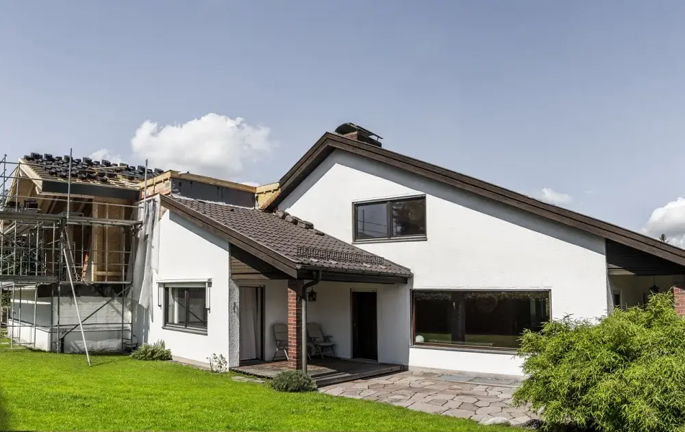 Ile kosztuje dobudowa domu? Zaskakujące wydatki, o których musisz wiedzieć