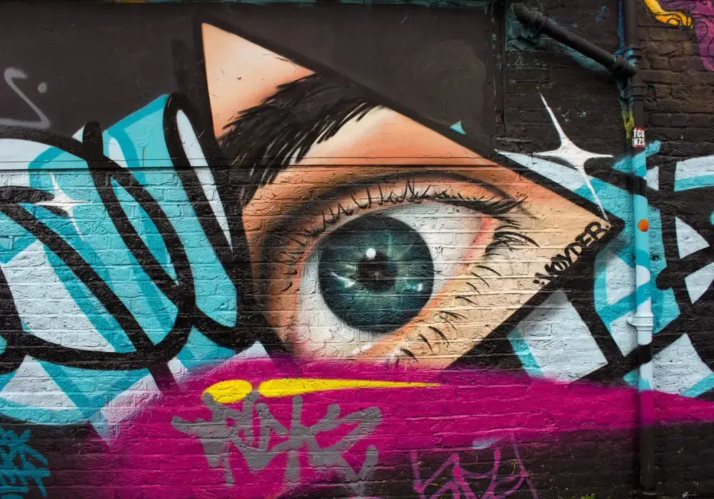 Graffiti i street art w Berlinie: sztuka ulicy jako twarz miasta