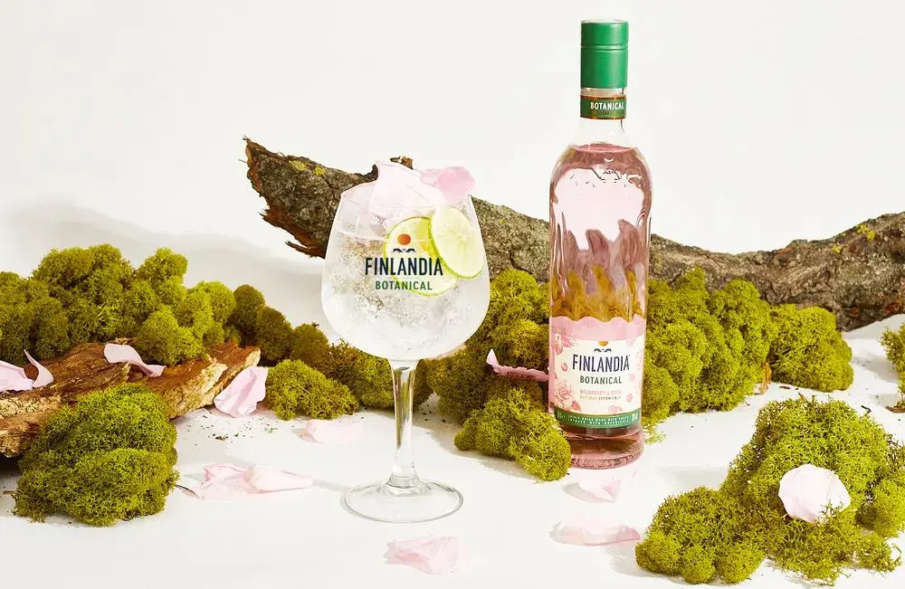 Najlepsze przepisy na koktajle z Finlandia Redberry, które musisz spróbować