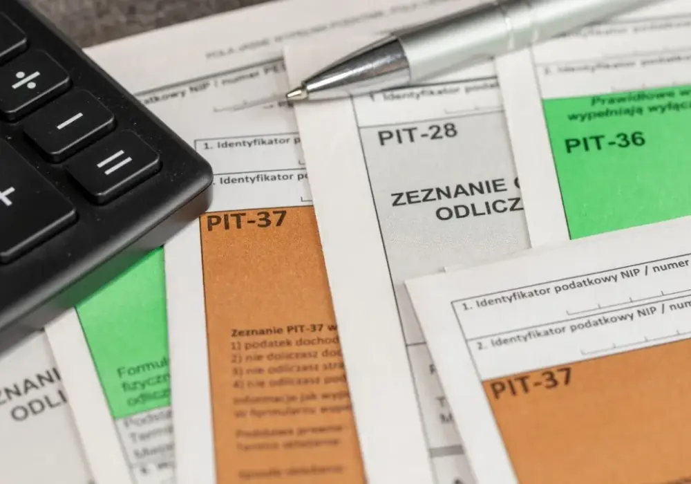 Darowizna bez podatku? Limity, SD-Z2 i odliczenie w PIT