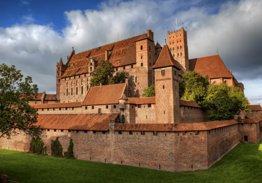 Średniowieczne zamki w Polsce: historia, architektura i ciekawe obiekty