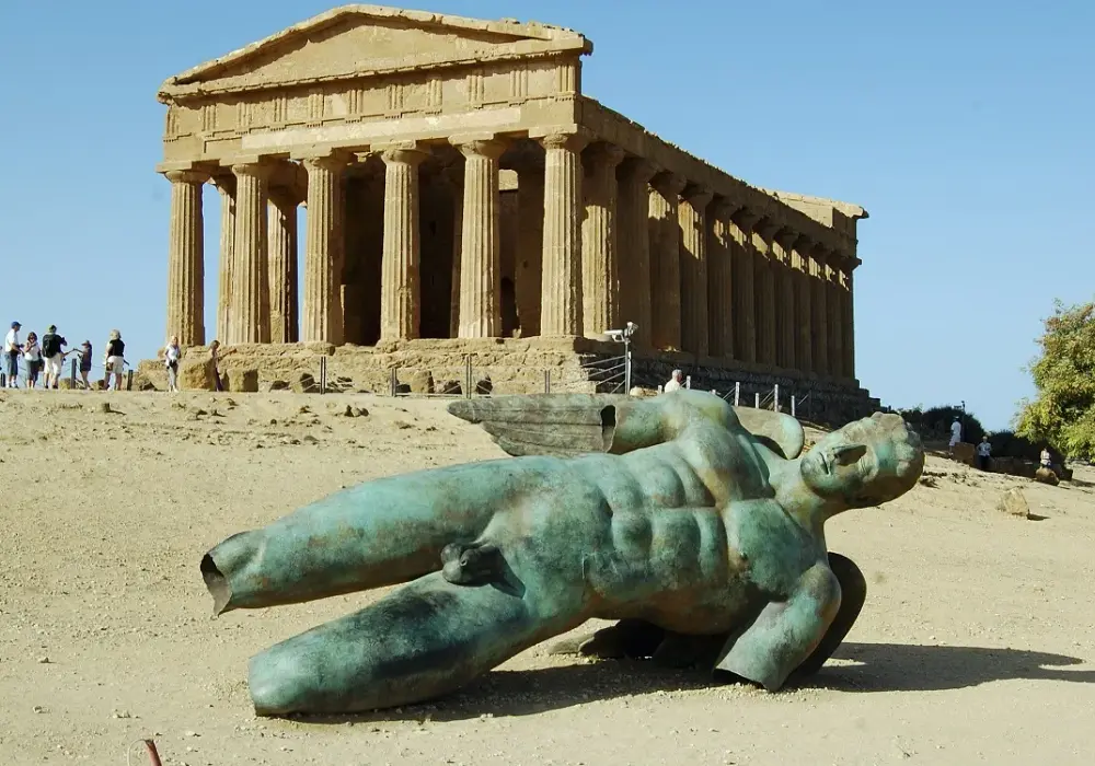 Mitoraj w Dolinie Świątyń: tajemnice rzeźby Ikar w Agrigento