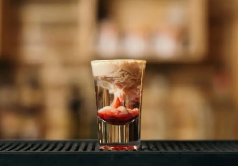 Shot Małpi Mózg - jak zrobić ten kultowy drink? Poradnik