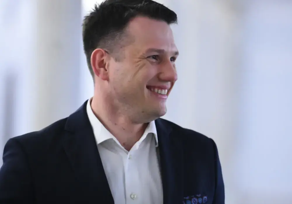 Czy Bosak ma pochodzenie żydowskie? Prawda o jego rodzinie i korzeniach