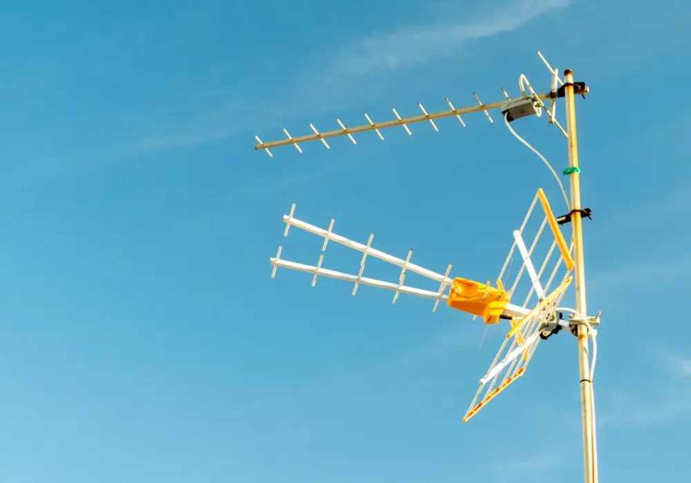 Jak podłączyć zasilacz antenowy - Sposób na stabilny sygnał DVB-T2