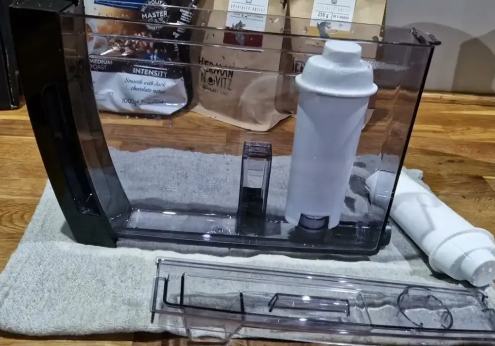Co ile wymieniać filtr w ekspresie do kawy DeLonghi, aby uniknąć problemów?