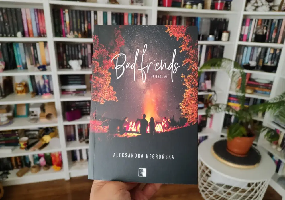 O czym jest książka Bad Friends? Poznaj zawirowania przyjaźni