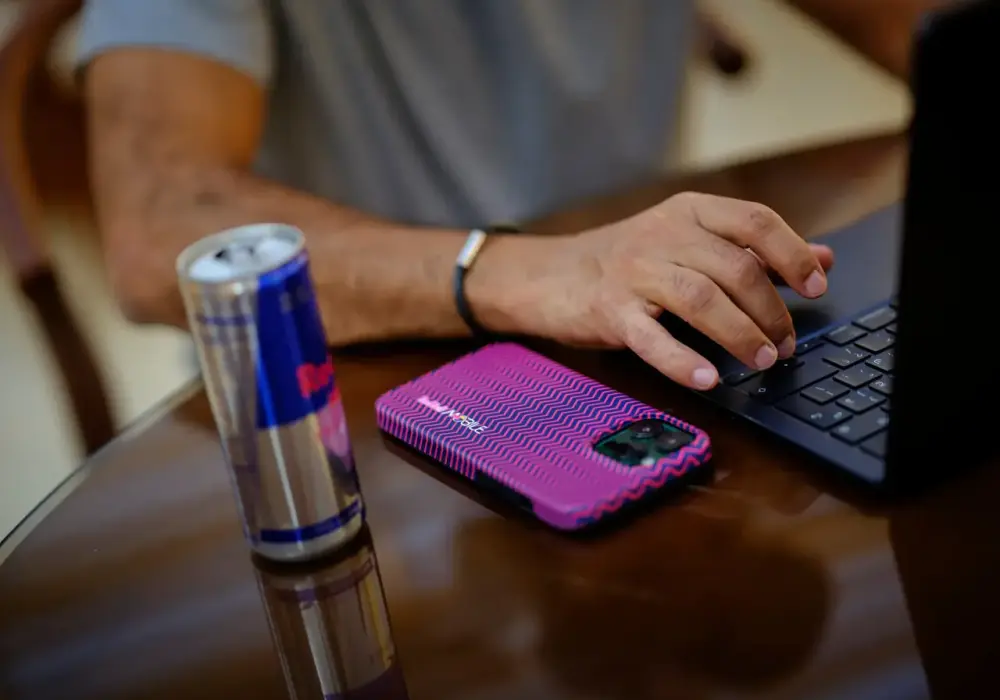 Jak naładować telefon bez kabla i uniknąć problemów z baterią