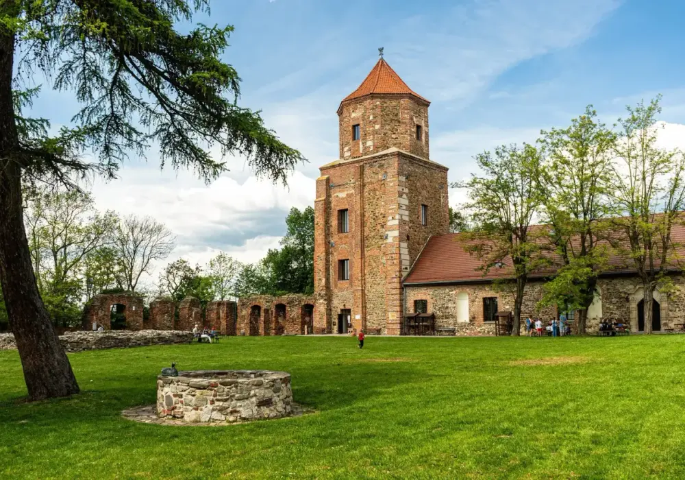 Zamek w Toszku: Co kryją mury? Historia, legendy, zwiedzanie
