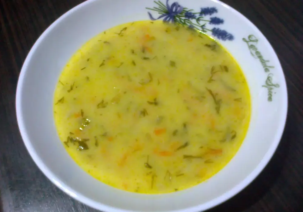 Ile kcal ma zupa ogórkowa? Sprawdź, jak wpływa na dietę i odchudzanie