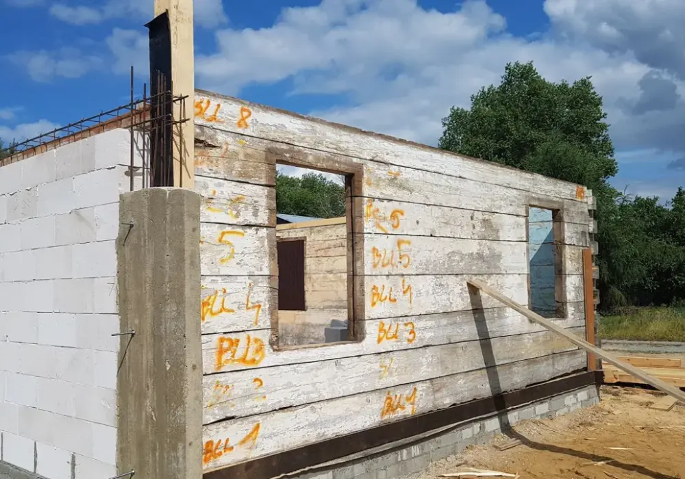 Ile kosztuje rozbiórka i przeniesienie domu drewnianego? Sprawdź koszty!
