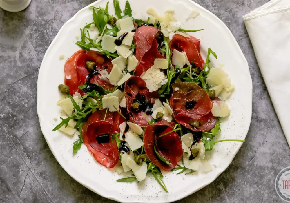 Bresaola - Co to jest, jak smakuje i z czym podawać?