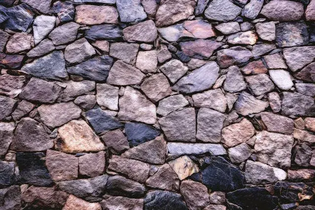 Konglomerat kamień: Dlaczego warto wybrać go zamiast naturalnego?