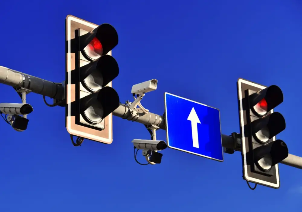 Mandat za czerwone światło - Kiedy kamera RedLight zrobi zdjęcie?