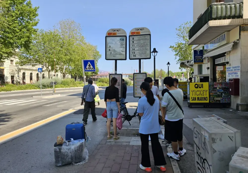 Jak dojechać z lotniska Forli do Rimini - najlepsze opcje transportu