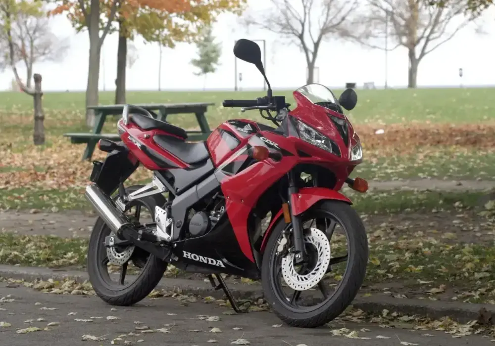 Honda CBR 125 - jaki ma realny vmax i czy nadaje się na trasę?