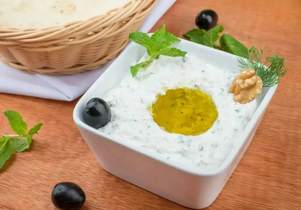 Tzatziki idealne - przepis na kremowy sos bez błędów