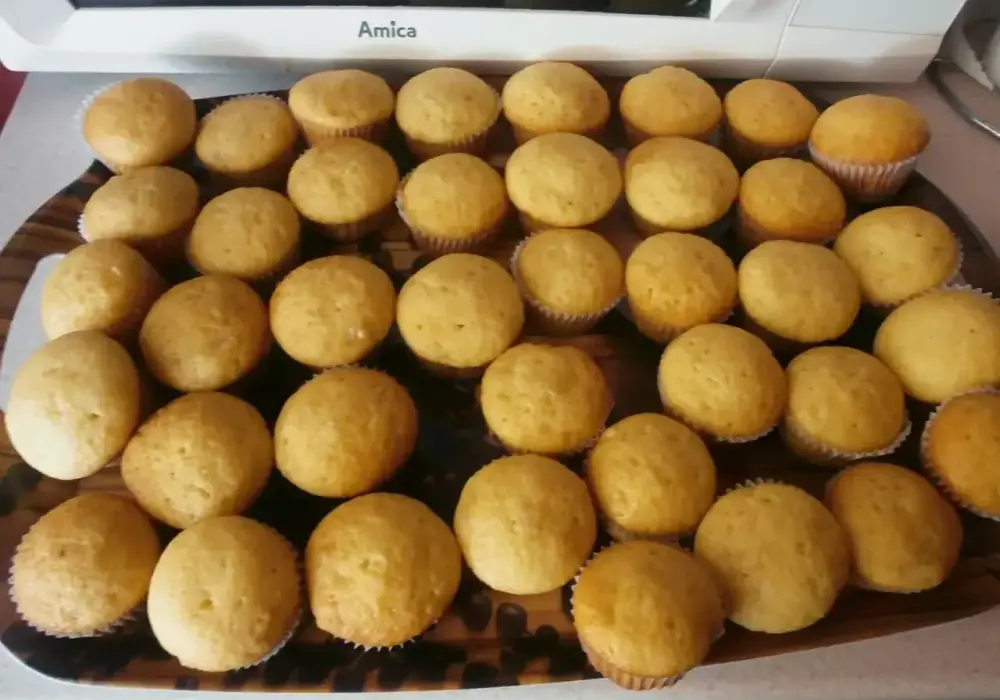 Ile czasu piec muffinki, aby uniknąć surowego środka i przesuszenia?