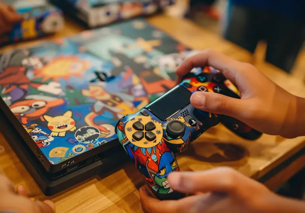Naklejki na PS4: Jak szybko odmienić wygląd swojej konsoli? DIY