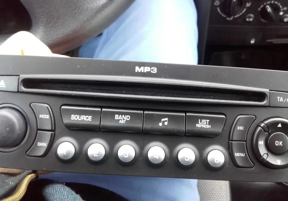 Jak włączyć Bluetooth w Peugeot 207 - proste kroki i porady