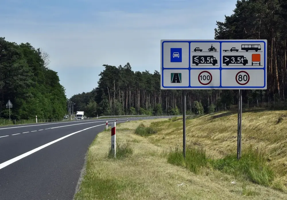 Droga ekspresowa jednojezdniowa - jakie limity i opłaty obowiązują?
