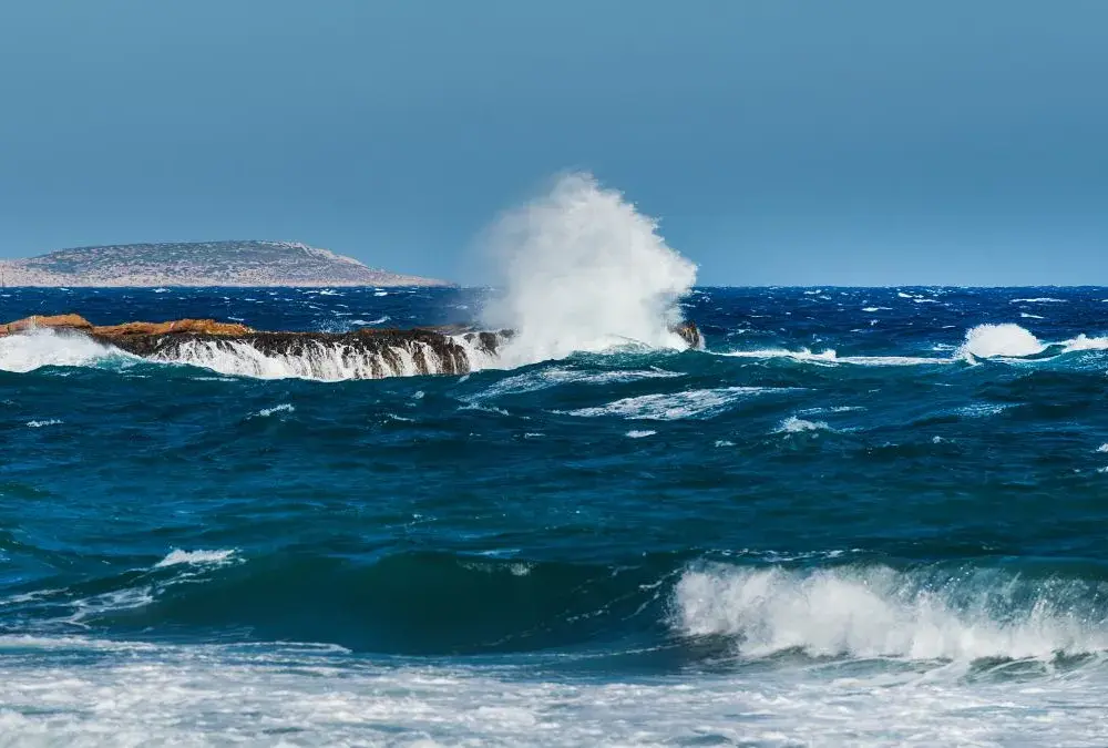 Co to jest morze? Poznaj jego cechy i różnice z oceanem