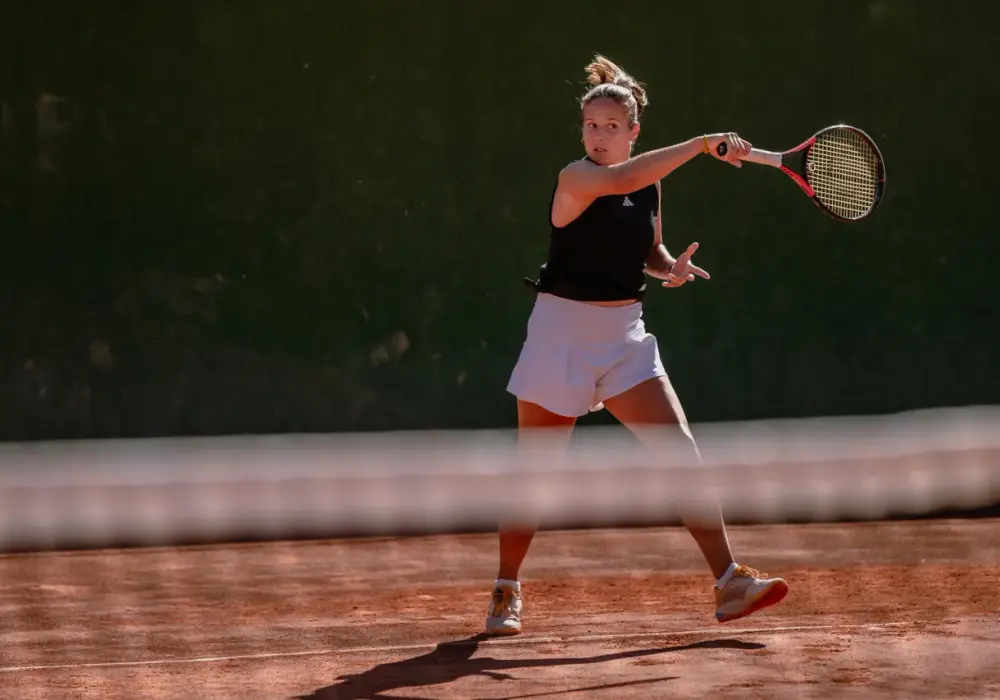 Backhand w tenisie - technika, chwyt i ćwiczenia