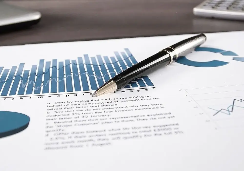 Co to są należności uboczne? Definicja, rodzaje i znaczenie w finansach