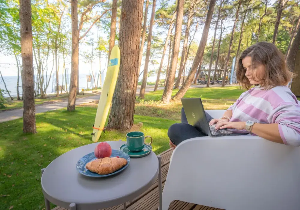 Domki z wyjściem na plażę - jak wybrać naprawdę wygodne?
