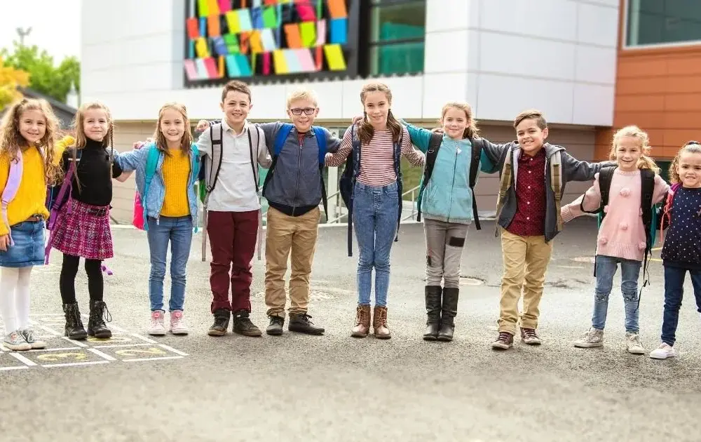 Zabawy integracyjne dla klas 1-3, które wzmocnią współpracę dzieci