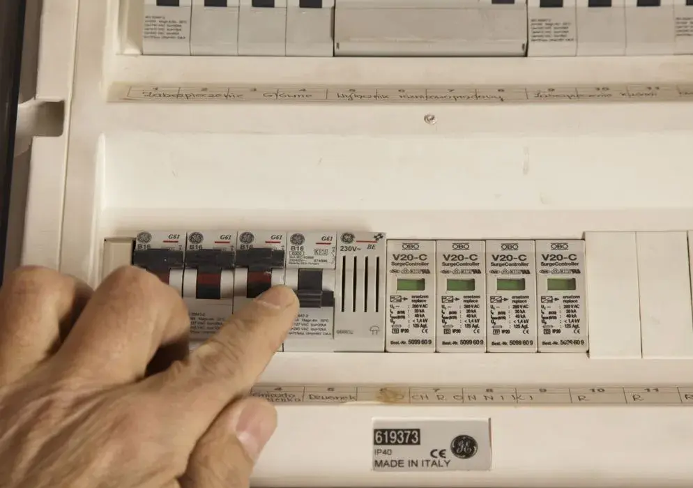 Jak zwiększyć limit prądu i uniknąć problemów z energią elektryczną