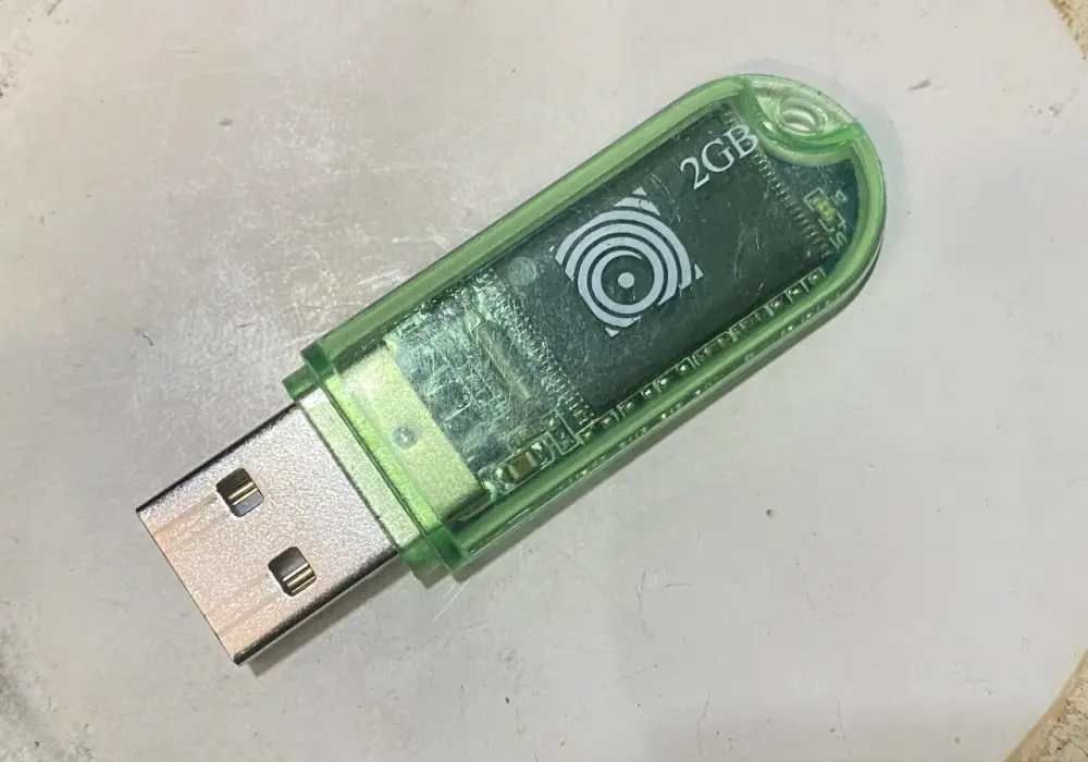 Jak zgrać zdjęcia z laptopa na pendrive bez problemów i stresu
