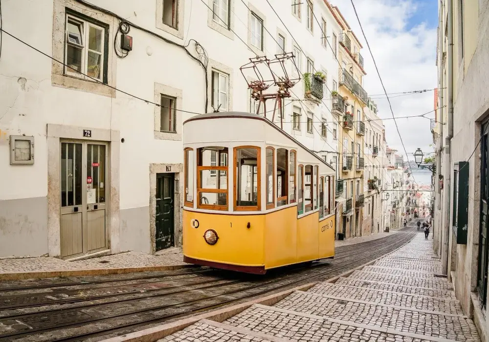 Lizbona nad Tagiem: Stolica Portugalii i jej sekretne skarby