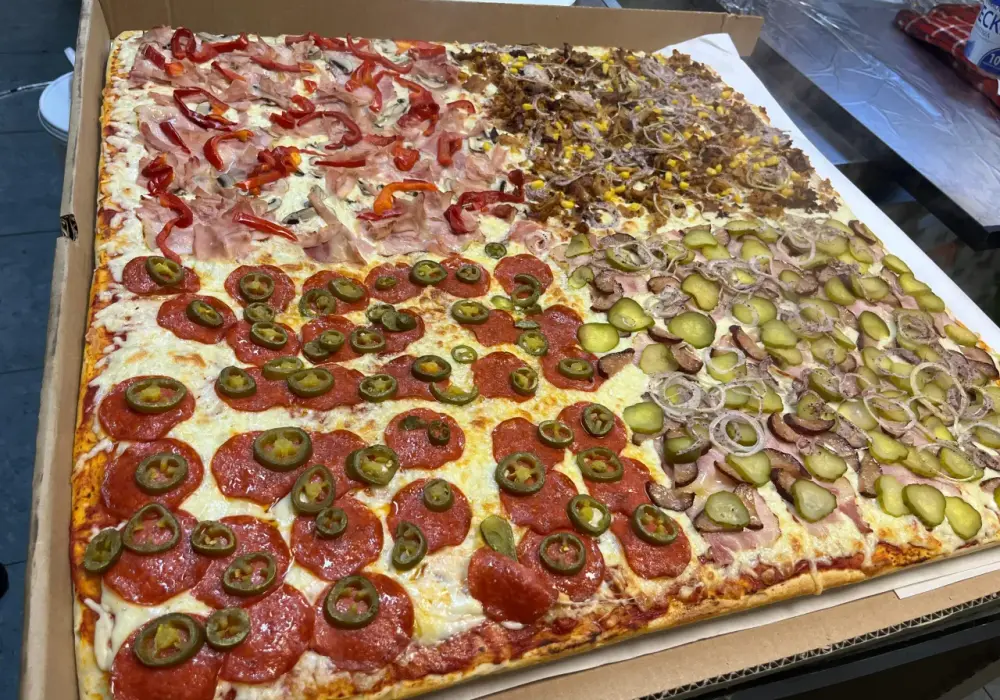 Mega Pizza Jaworzno: Gigantyczna pizza 70 cm? Zamów z dostawą!