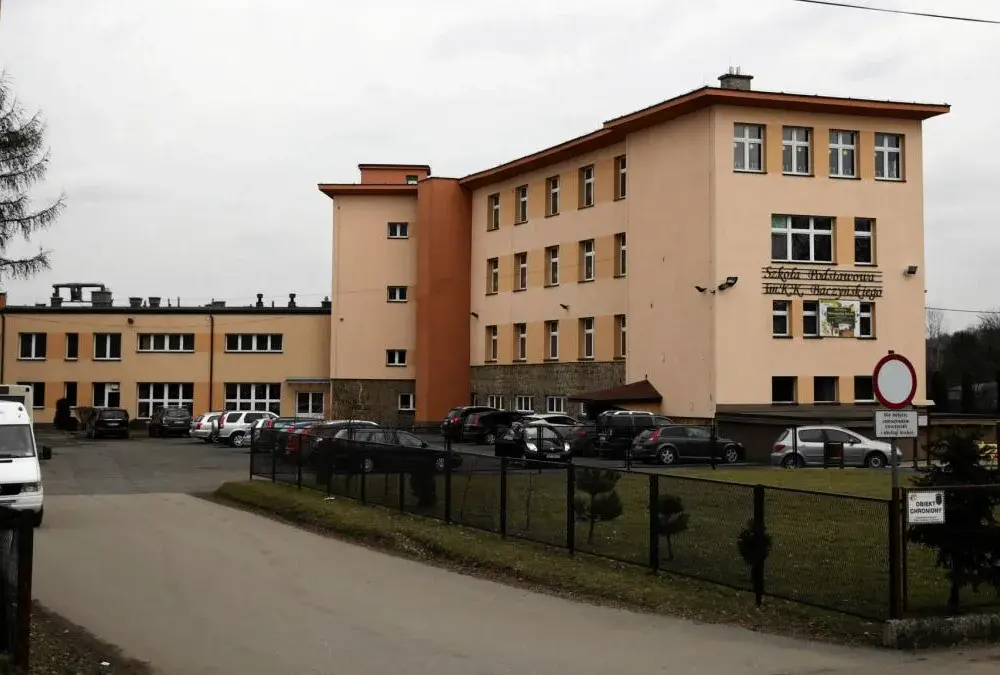 Dobczyce vs Dobrzejewice: Gdzie Twoje dziecko lepiej się rozwinie?