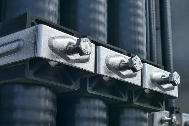 Jak działa kotwa rozporowa? Zrozum mechanizm i zastosowanie w budownictwie