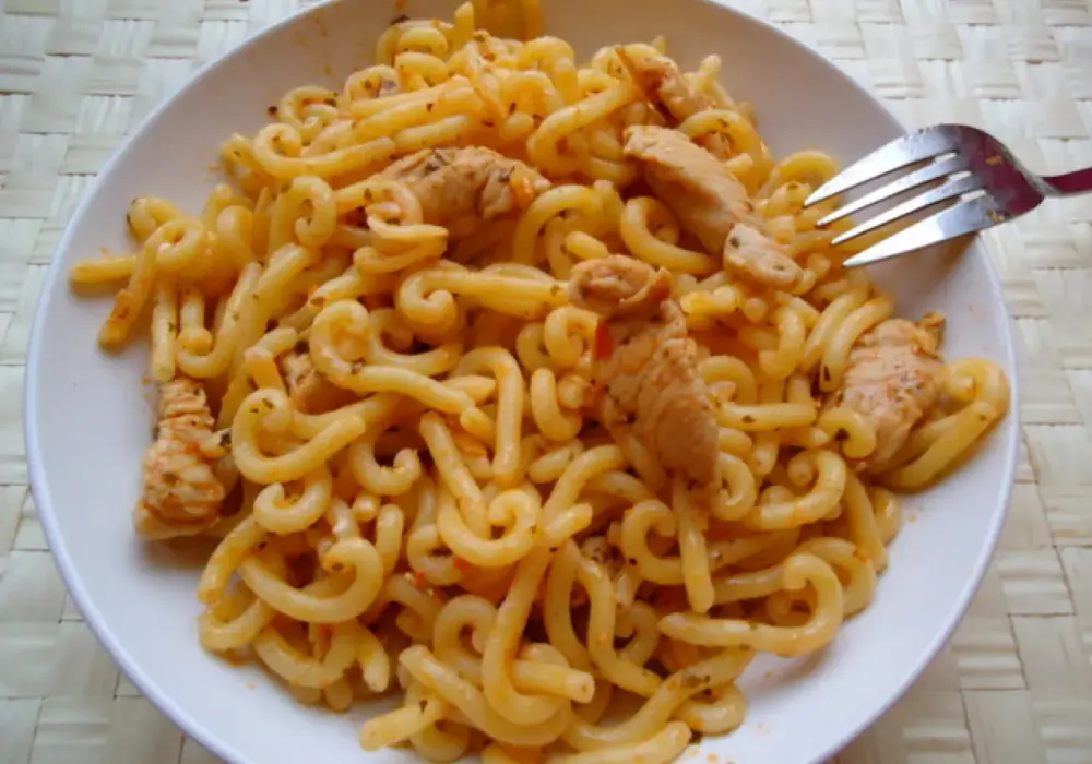 Makaron z czerwonym pesto - kremowy sos w 20 minut!