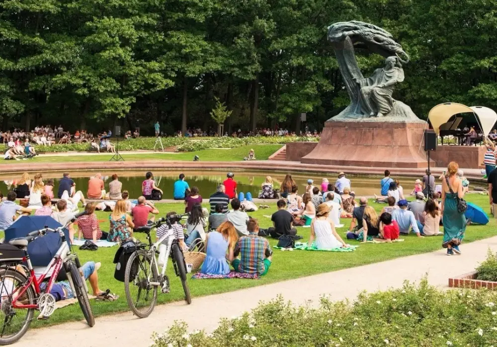 Ile trwa koncert chopinowski w Łazienkach? Sprawdź szczegóły i godziny