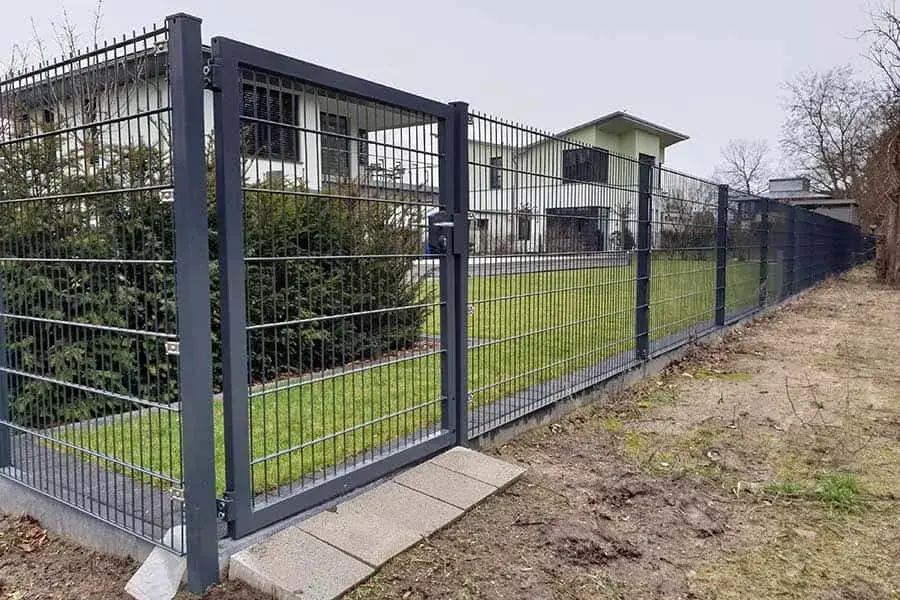 Ogrodzenie ile od granicy: nie ryzykuj konfliktu z sąsiadem
