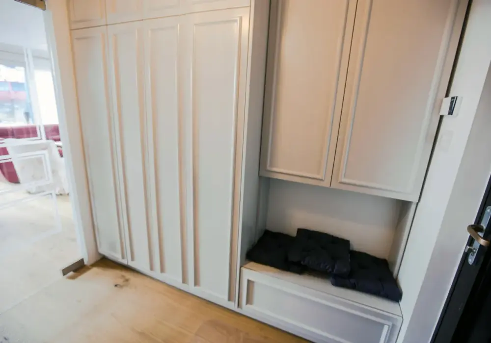 Sztukateria na szafę - Przewodnik DIY po luksusowej metamorfozie