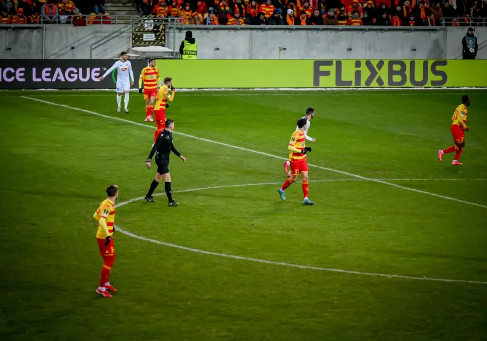 Jaki kraj wymyślił piłkę nożną? Zaskakująca historia sportu