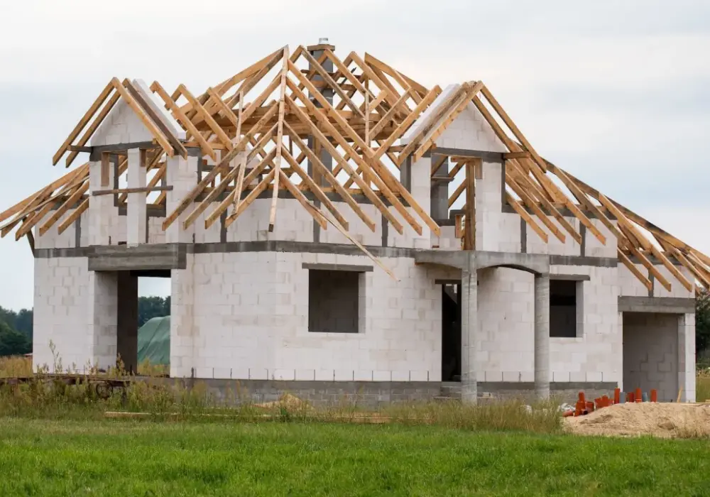 Ile kosztuje budowa domu 90 m2? Zaskakujące koszty, które musisz znać