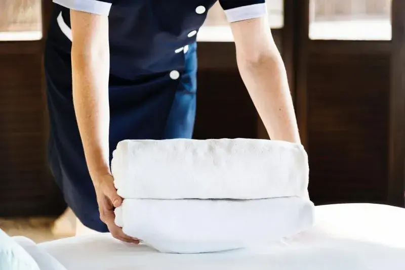 Jak napisać opinię o hotelu, aby była pomocna i wiarygodna