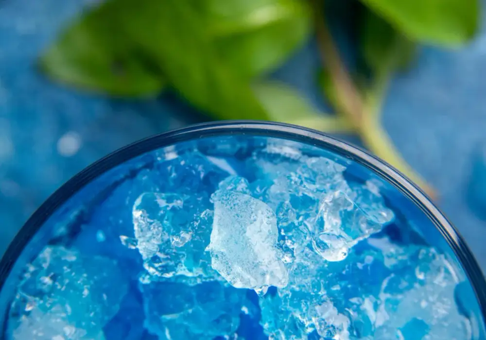 Najlepsze przepisy na drinki z bols blue, które zachwycą Twoich gości