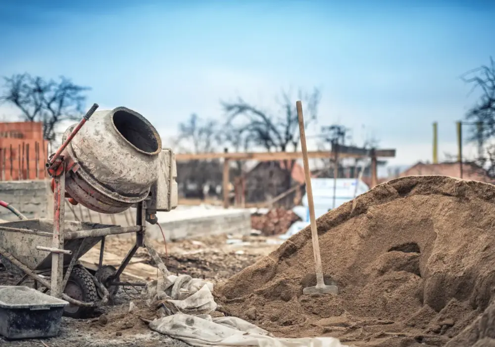 Ile cementu na betoniarkę 150l? Sprawdź, ile potrzebujesz do betonu