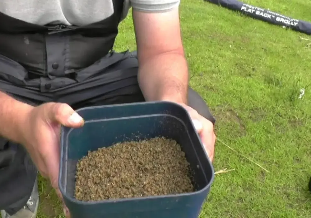 Jak przygotować pellet do metody, aby skutecznie przyciągnąć ryby
