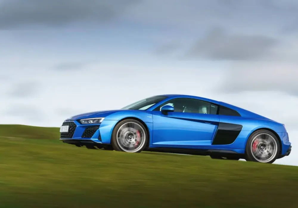 Audi R8 ile ma koni? Moc silnika i osiągi, które zachwycają